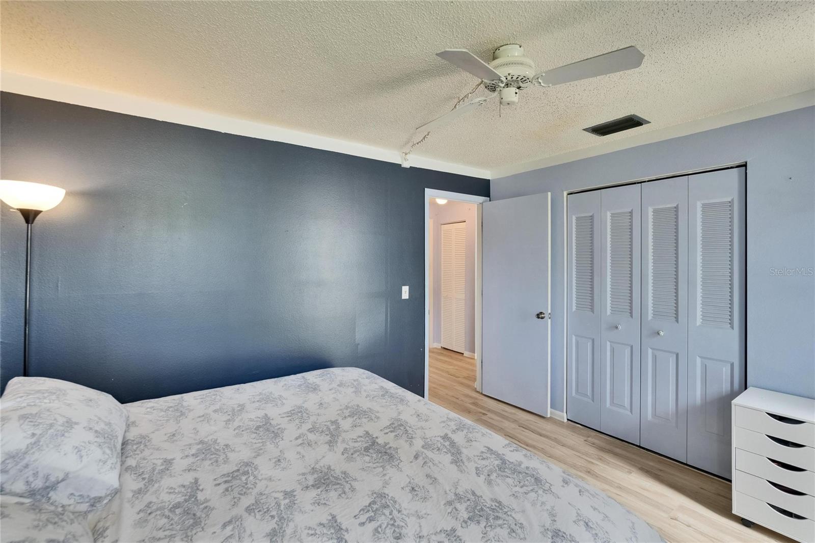 Listing photo id 29 for 3733 Mendocino Street