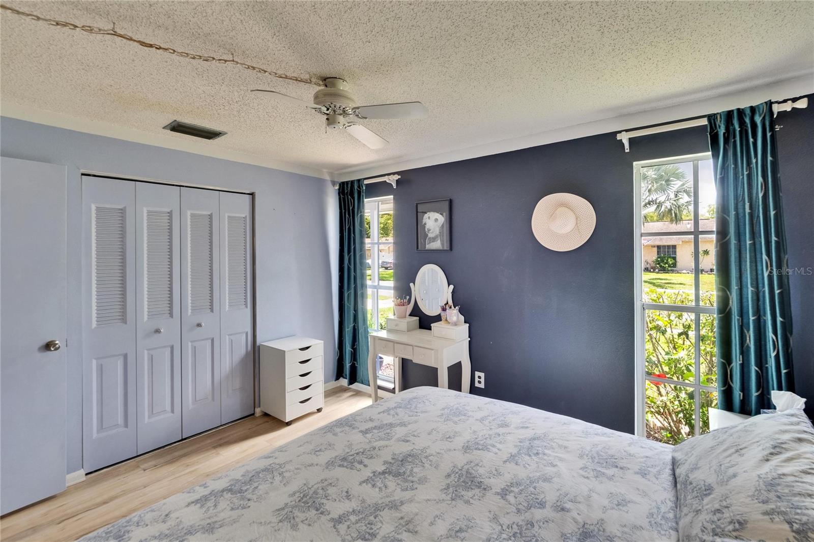 Listing photo id 30 for 3733 Mendocino Street