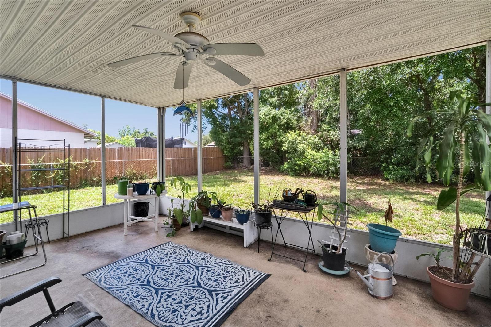 Listing photo id 31 for 3733 Mendocino Street
