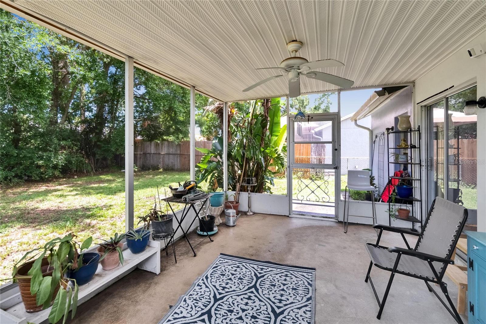 Listing photo id 32 for 3733 Mendocino Street