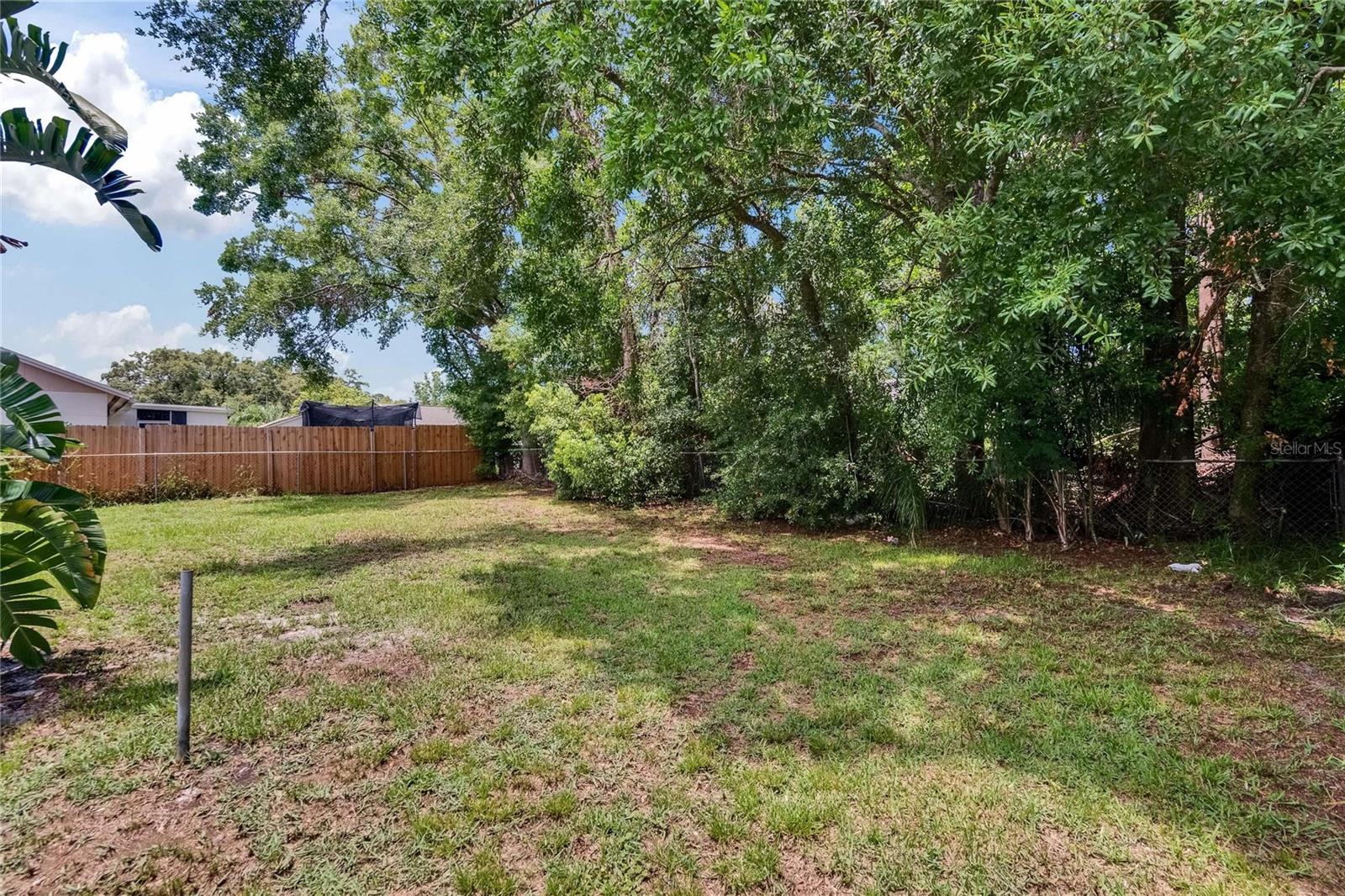 Listing photo id 35 for 3733 Mendocino Street