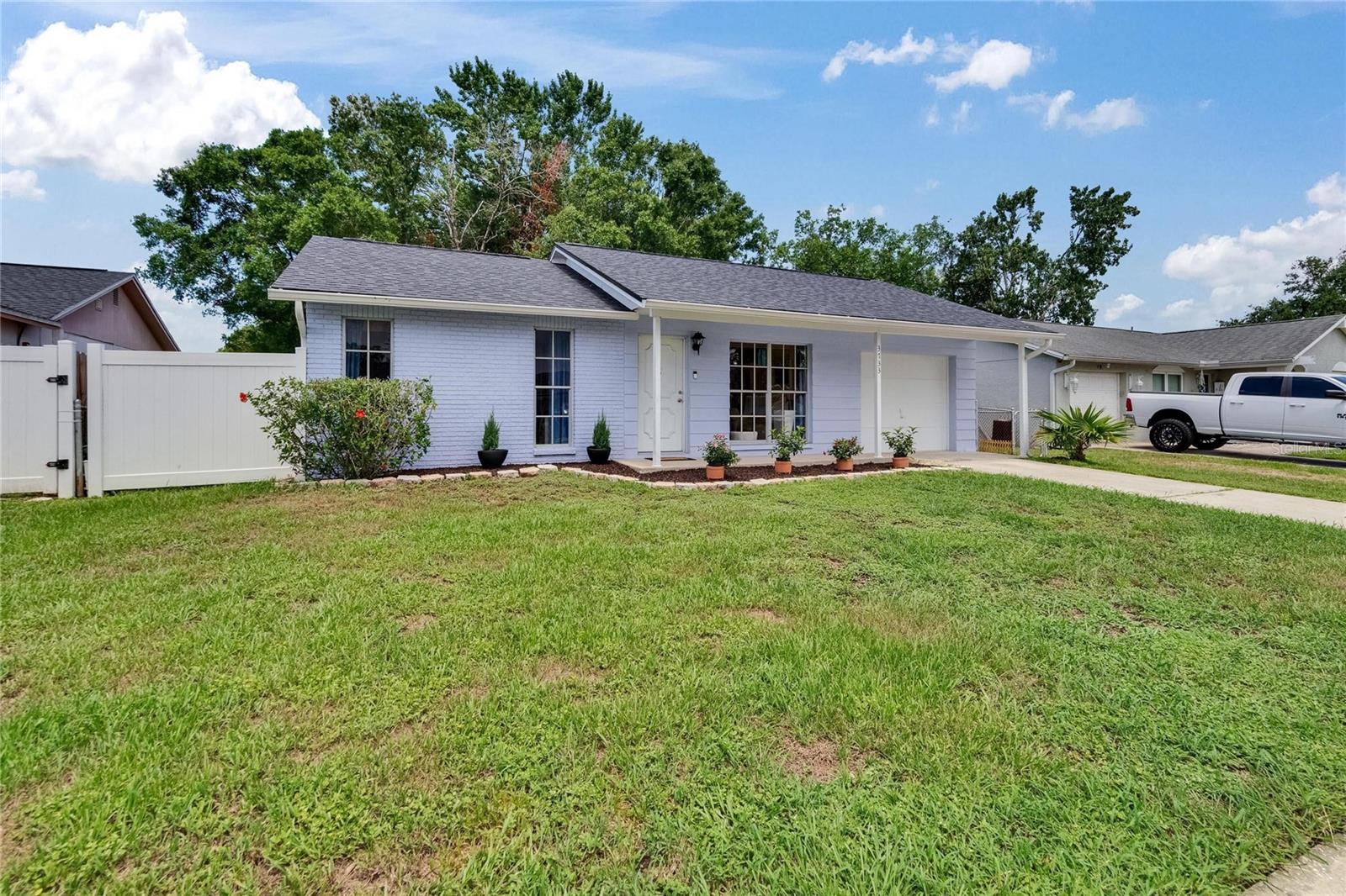 Listing photo id 2 for 3733 Mendocino Street