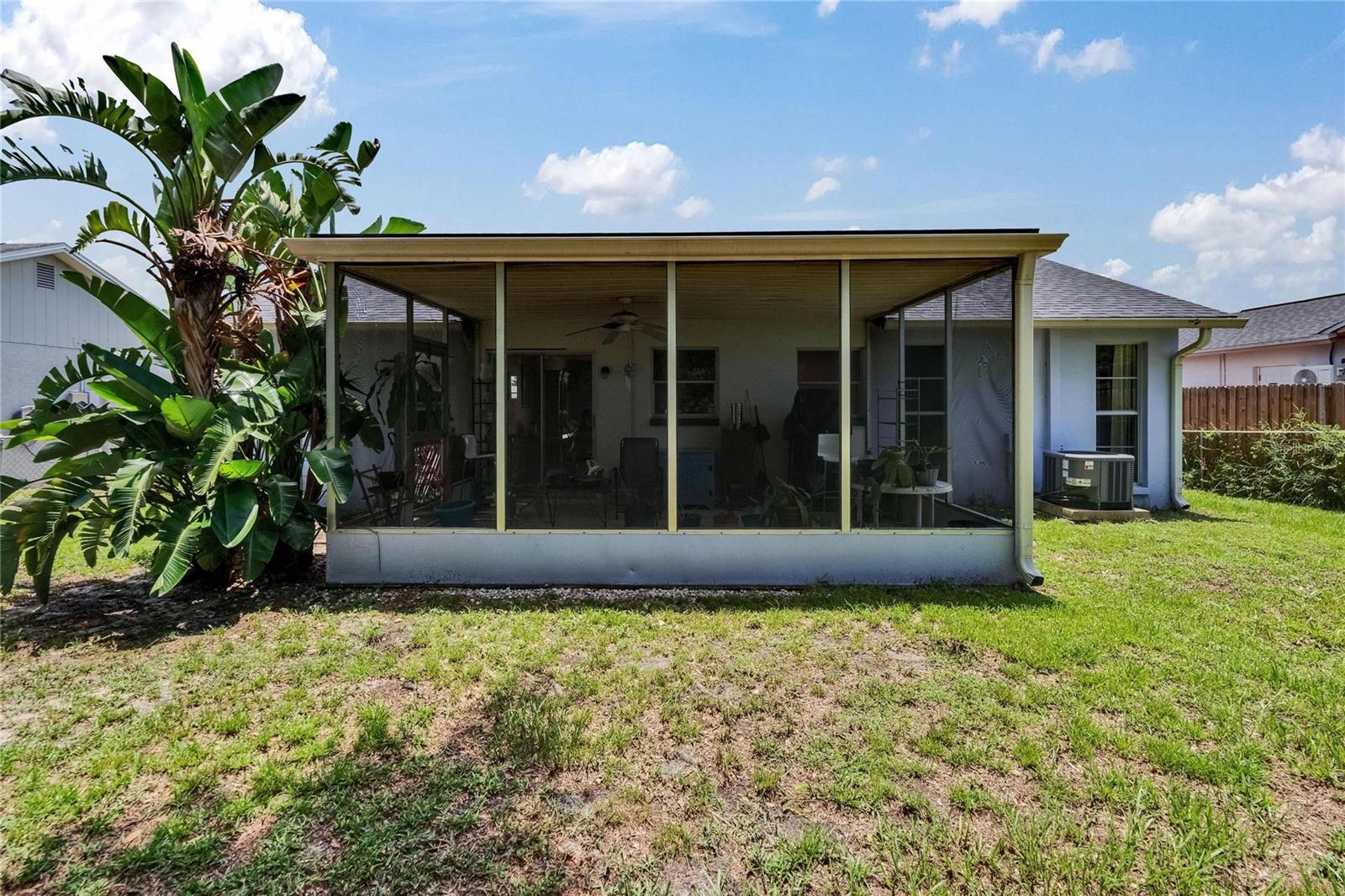Listing photo id 38 for 3733 Mendocino Street