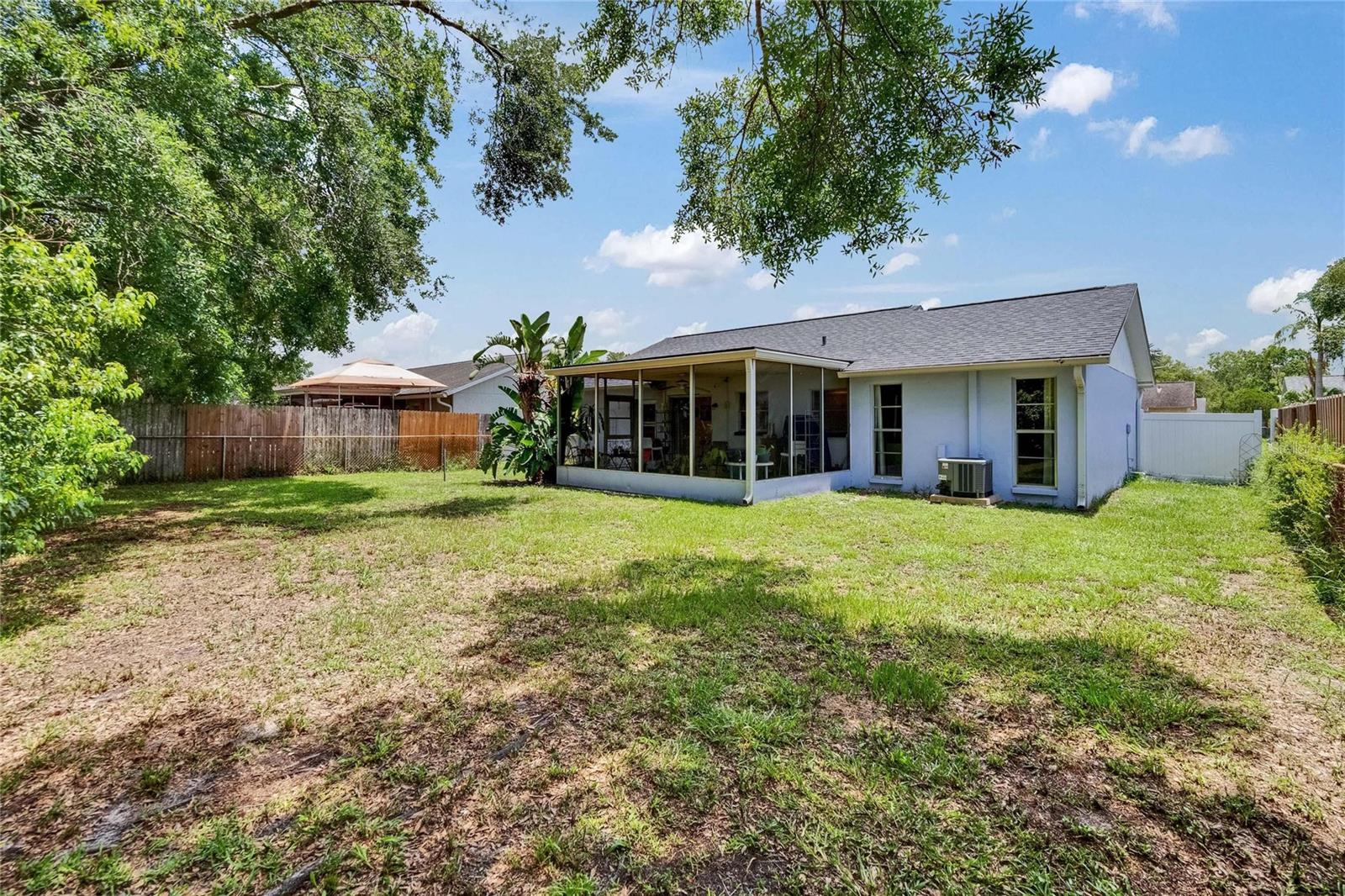 Listing photo id 39 for 3733 Mendocino Street