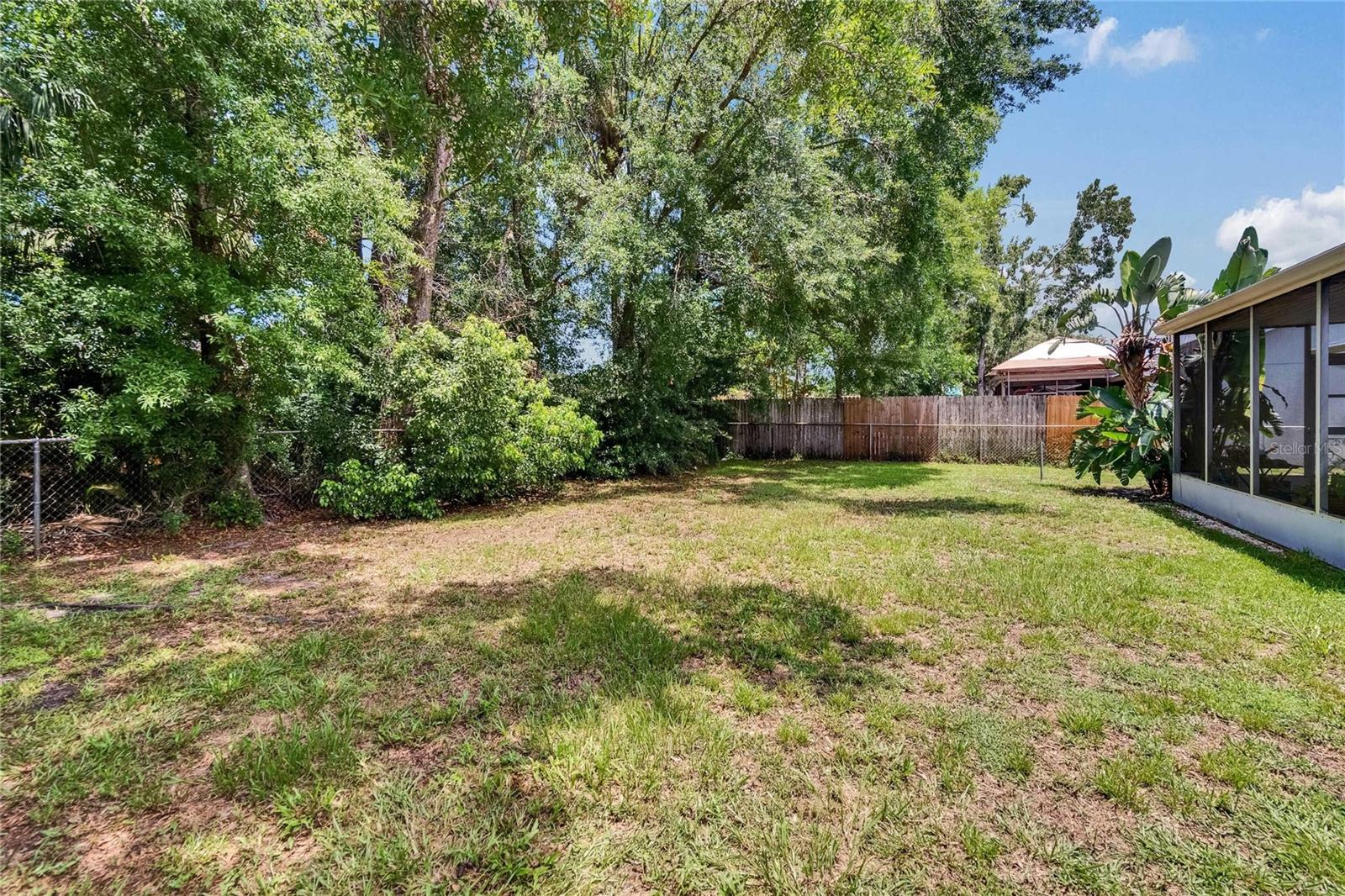 Listing photo id 40 for 3733 Mendocino Street