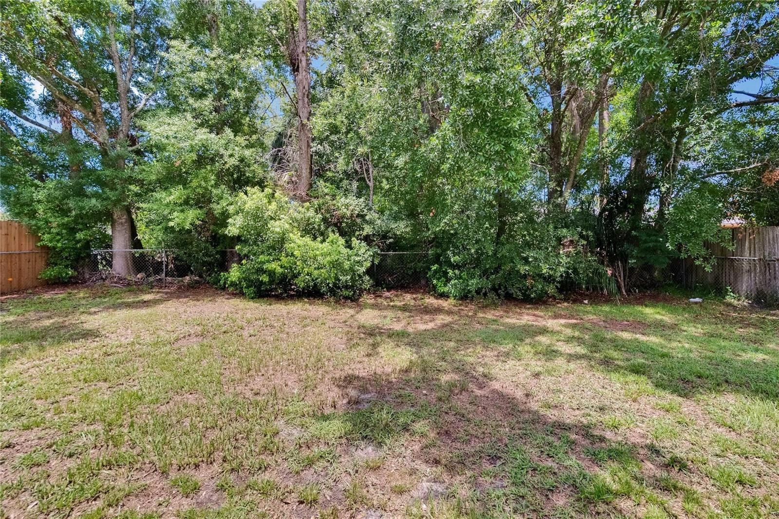 Listing photo id 42 for 3733 Mendocino Street