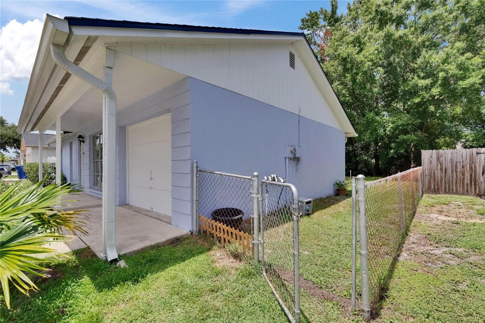 Listing photo id 6 for 3733 Mendocino Street