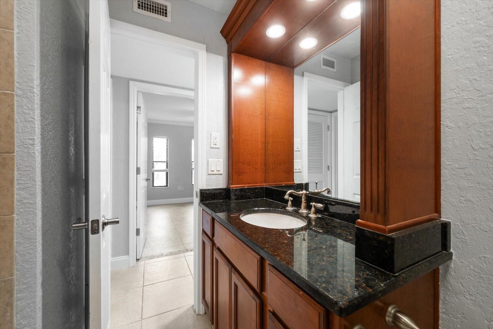 Image 13 of 39 For 720 Lyndhurst Street 1101
