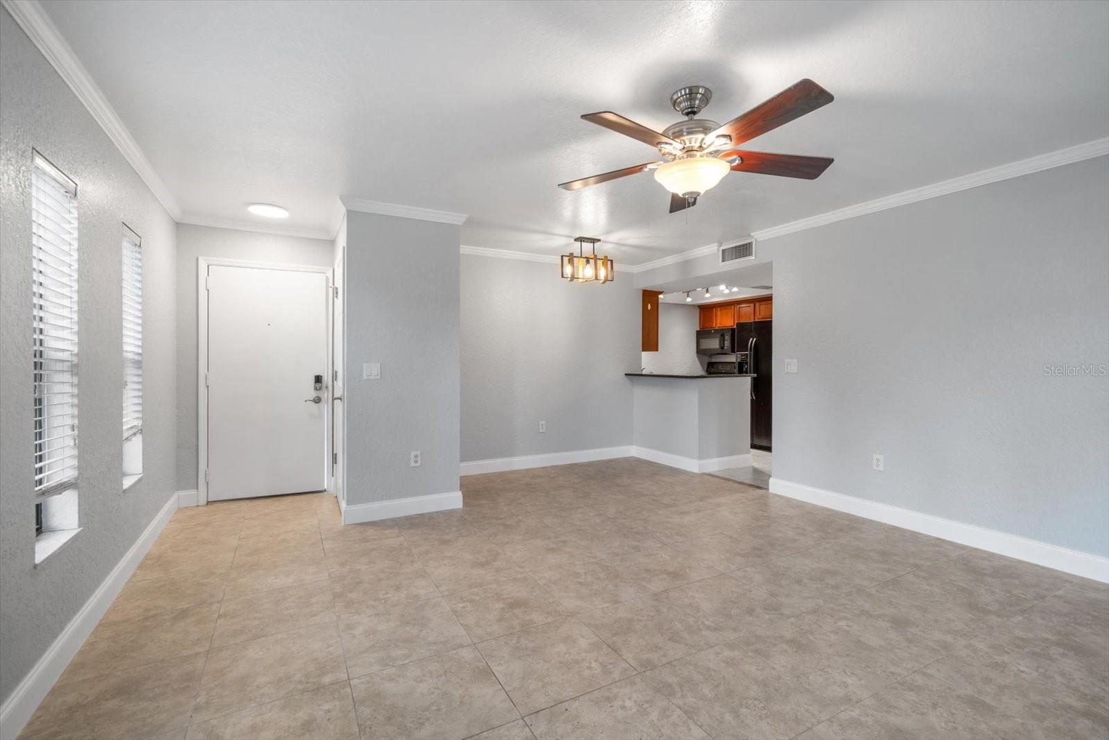 Image 4 of 39 For 720 Lyndhurst Street 1101