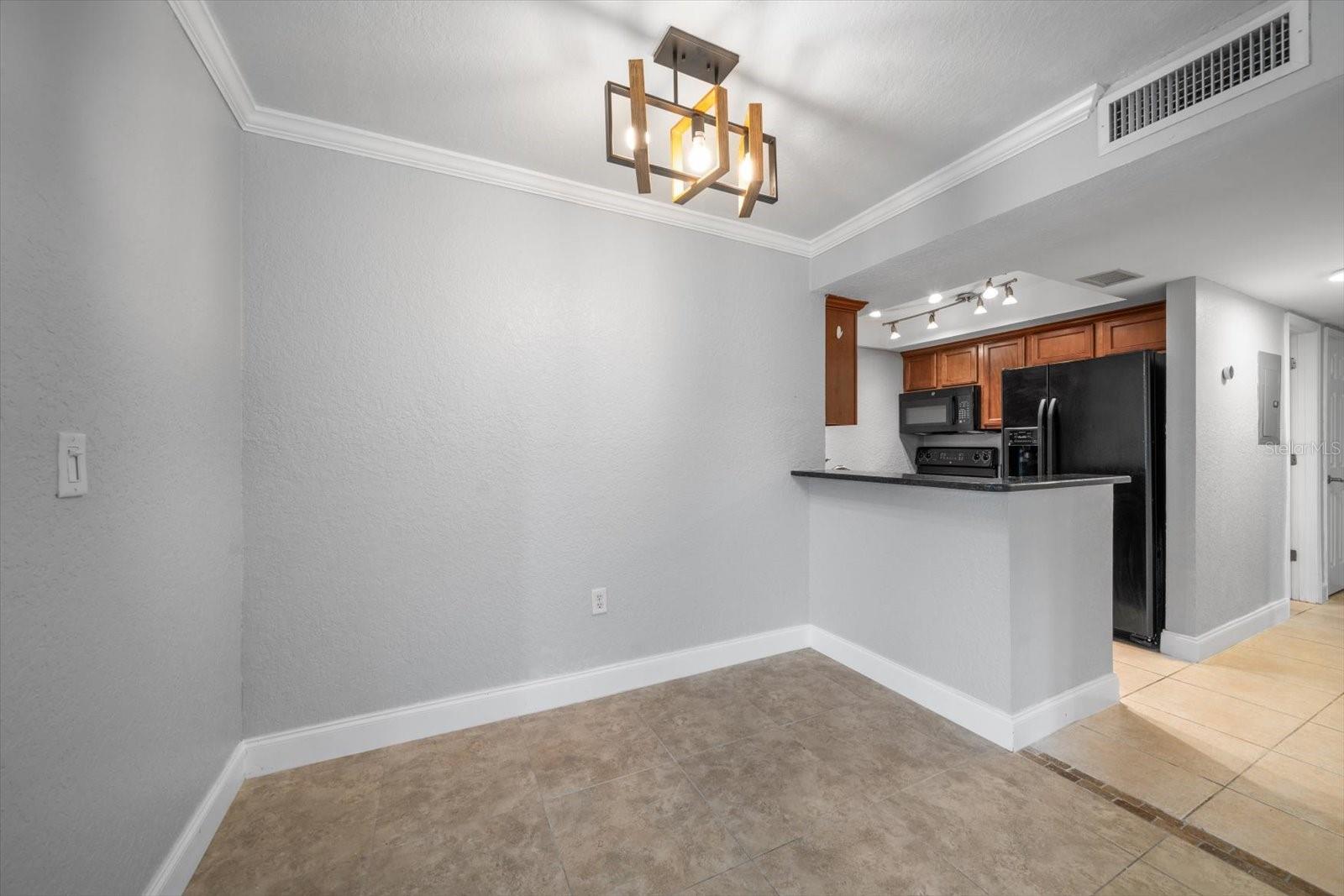 Image 8 of 39 For 720 Lyndhurst Street 1101