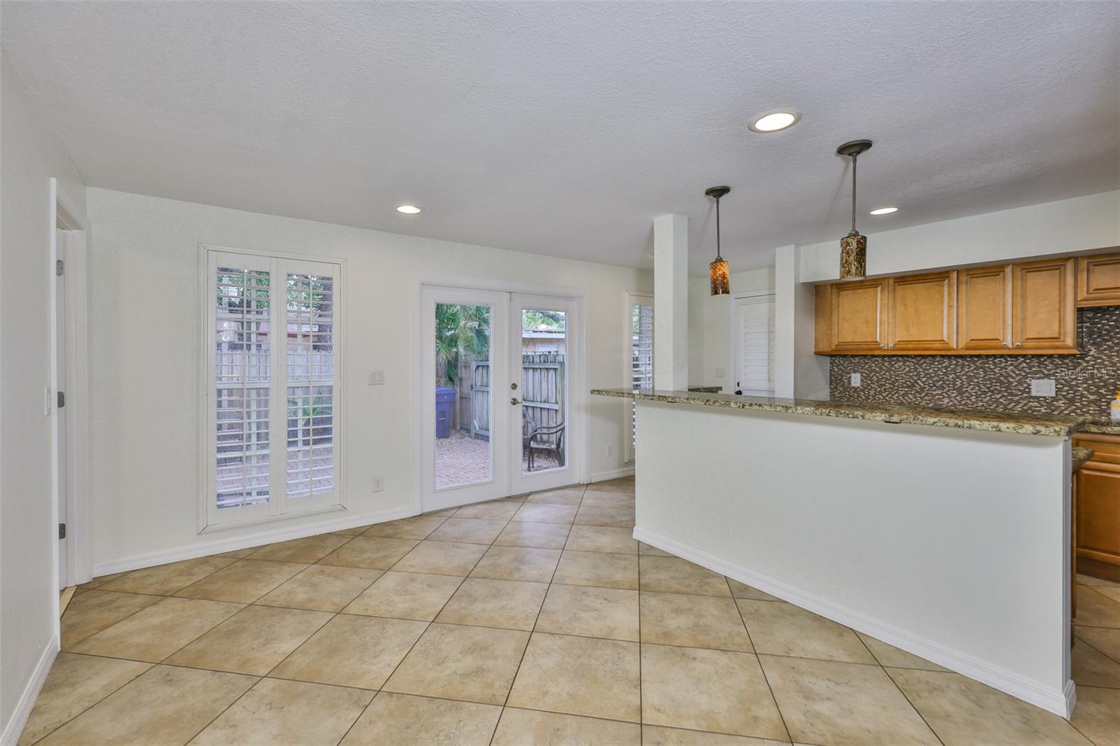 Image 10 of 48 For 3906 San Luis Street