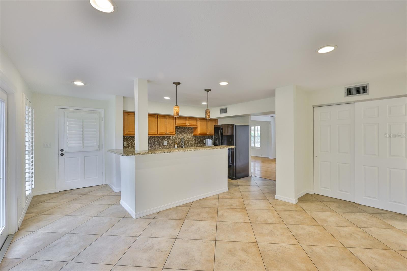 Image 11 of 48 For 3906 San Luis Street