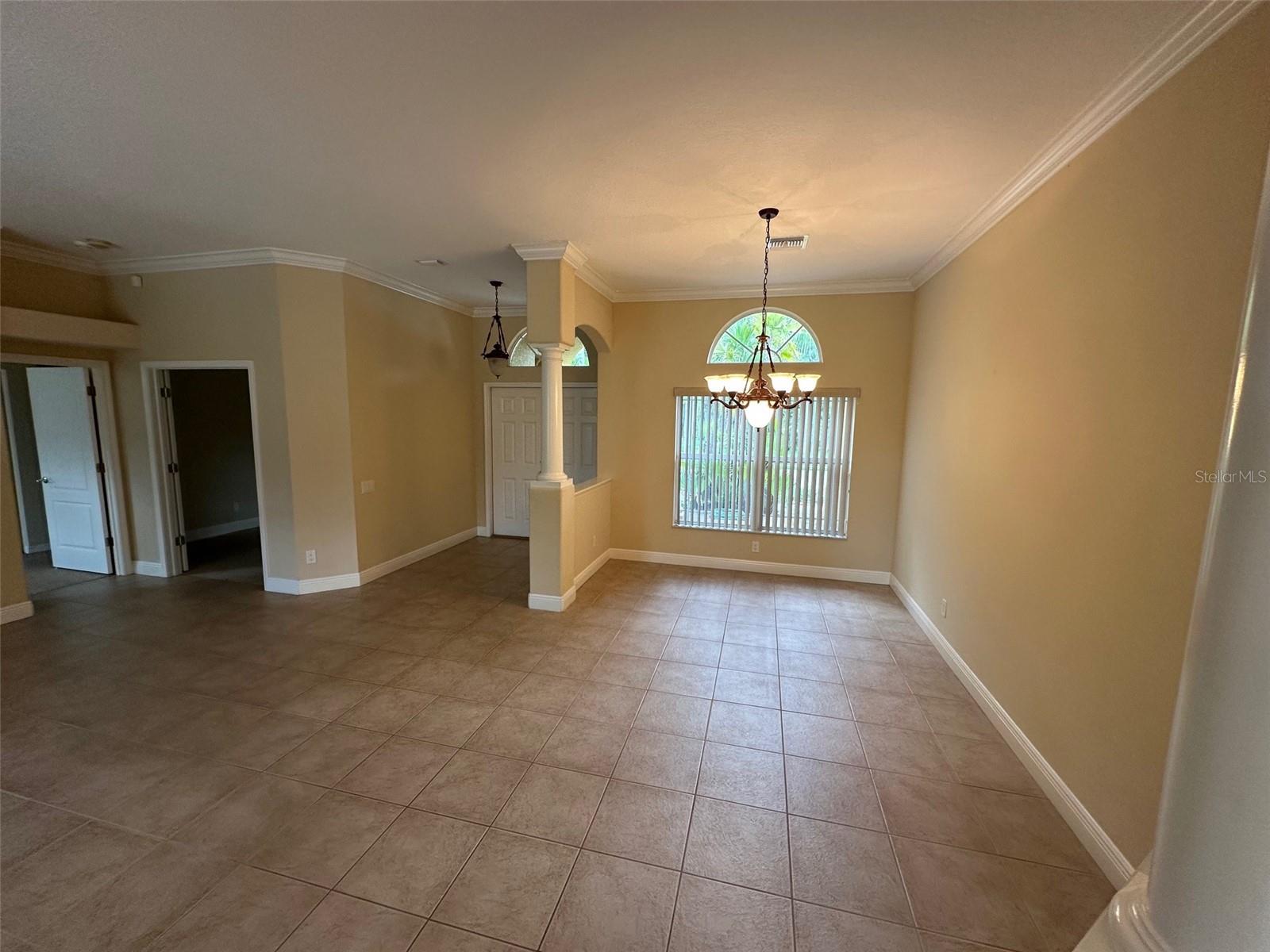 Listing photo id 10 for 1353 El Pardo Drive