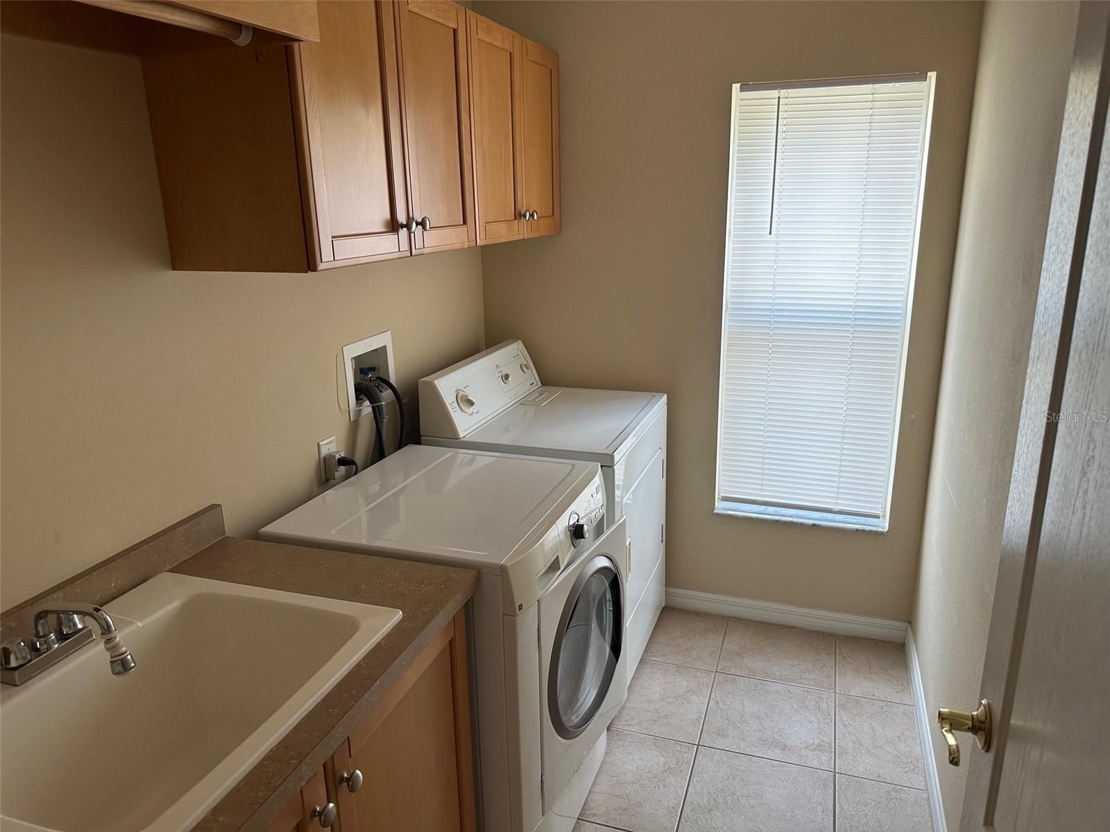Listing photo id 20 for 1353 El Pardo Drive
