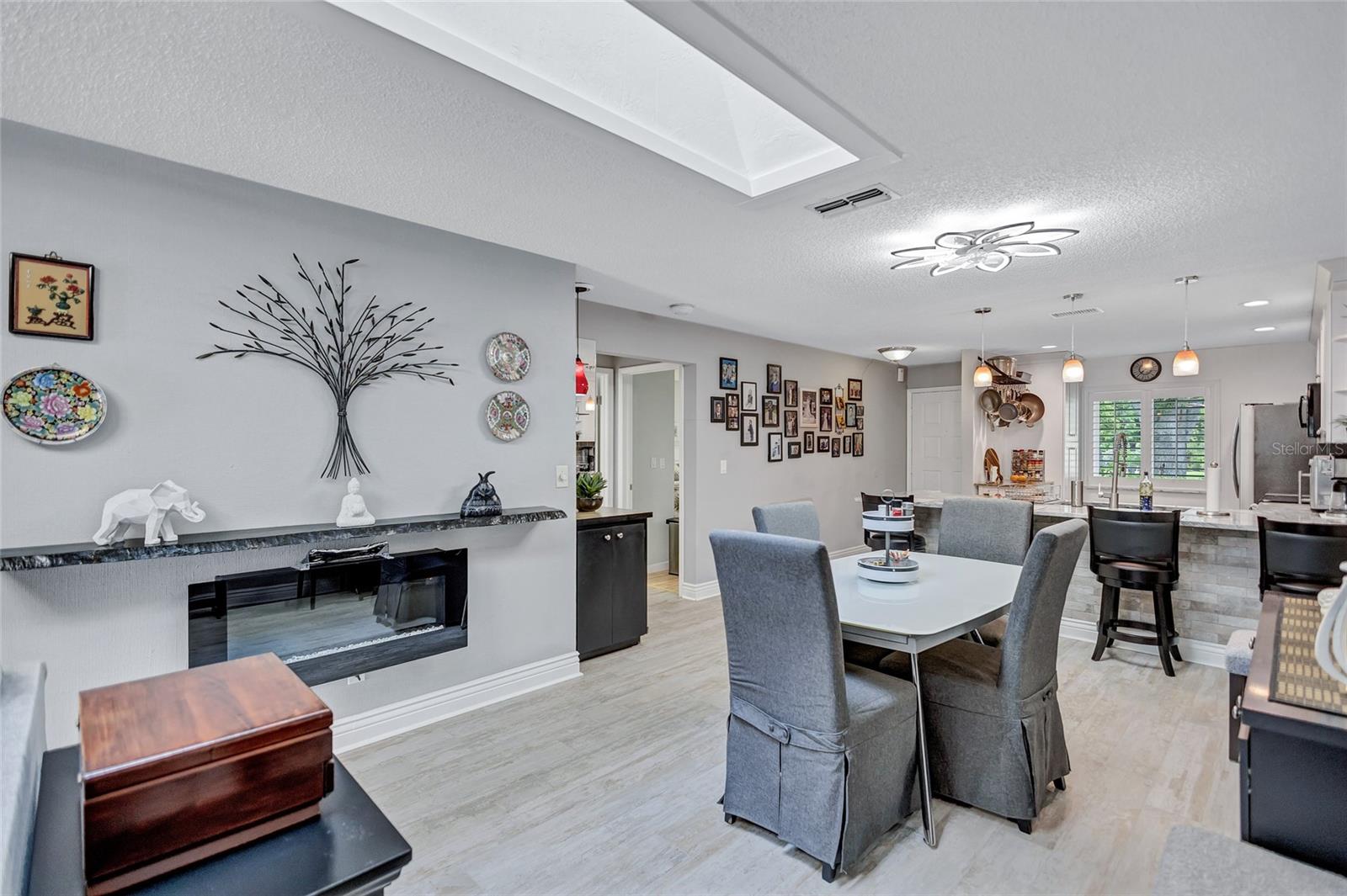 Image 11 of 94 For 900 Maclaren Drive N D
