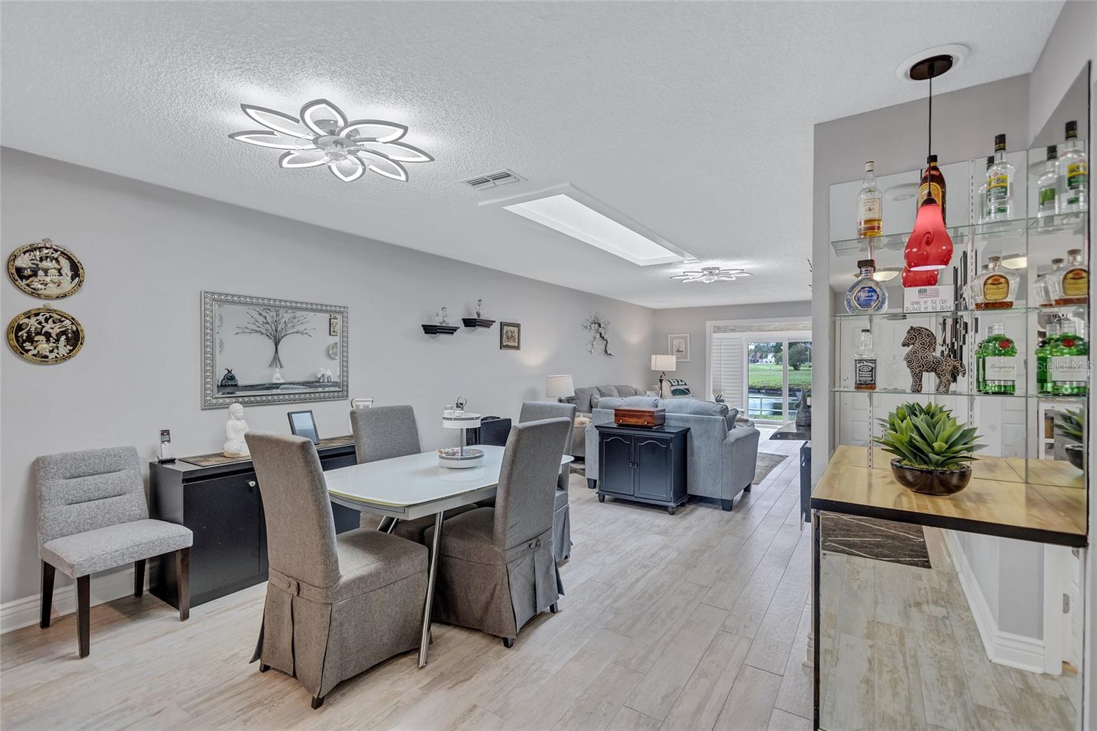 Image 12 of 94 For 900 Maclaren Drive N D