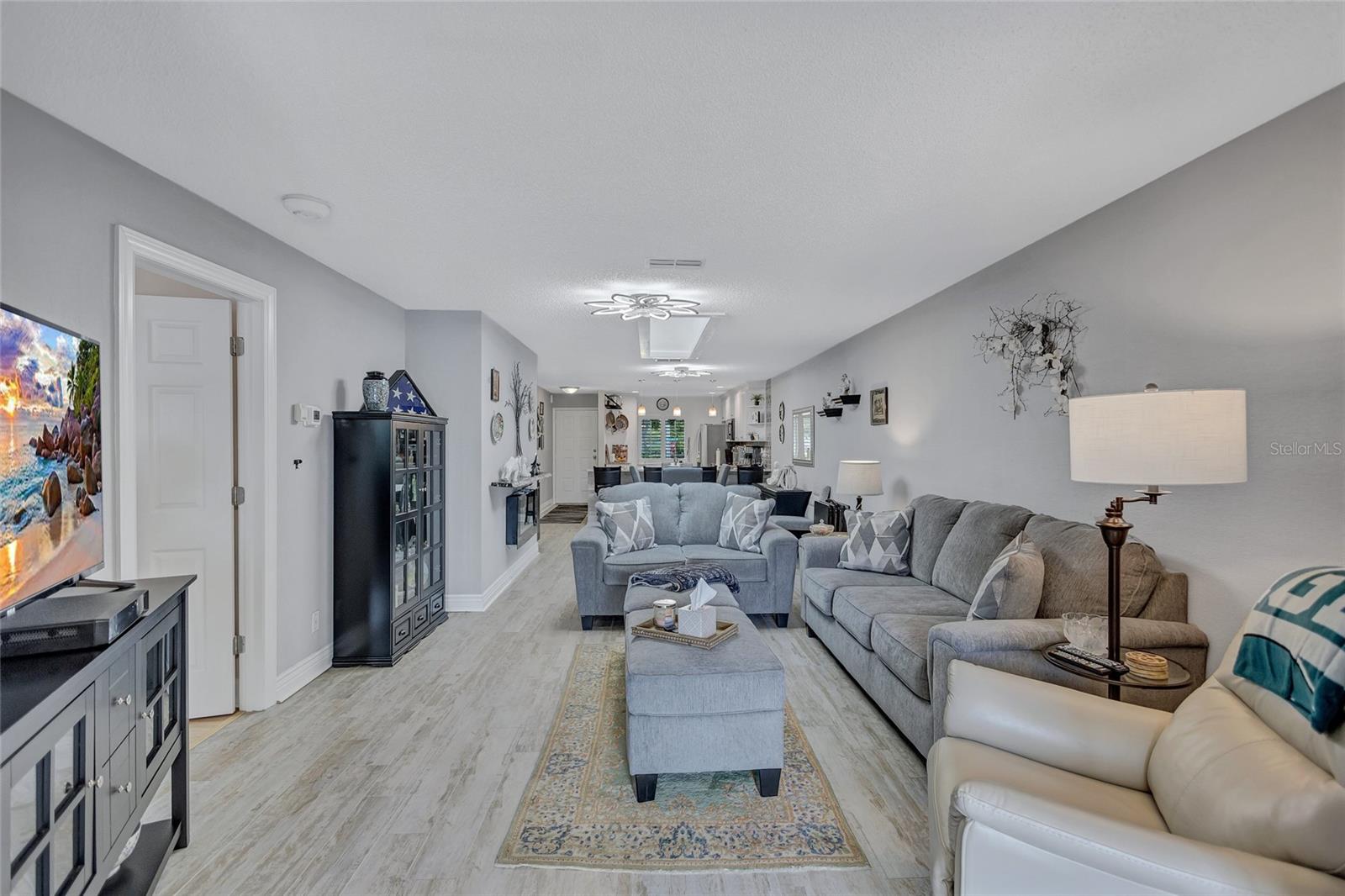 Image 17 of 94 For 900 Maclaren Drive N D