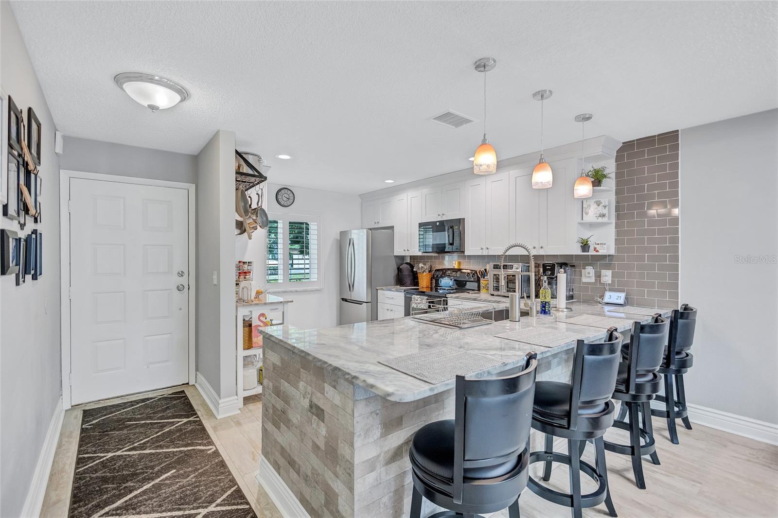 Image 2 of 94 For 900 Maclaren Drive N D