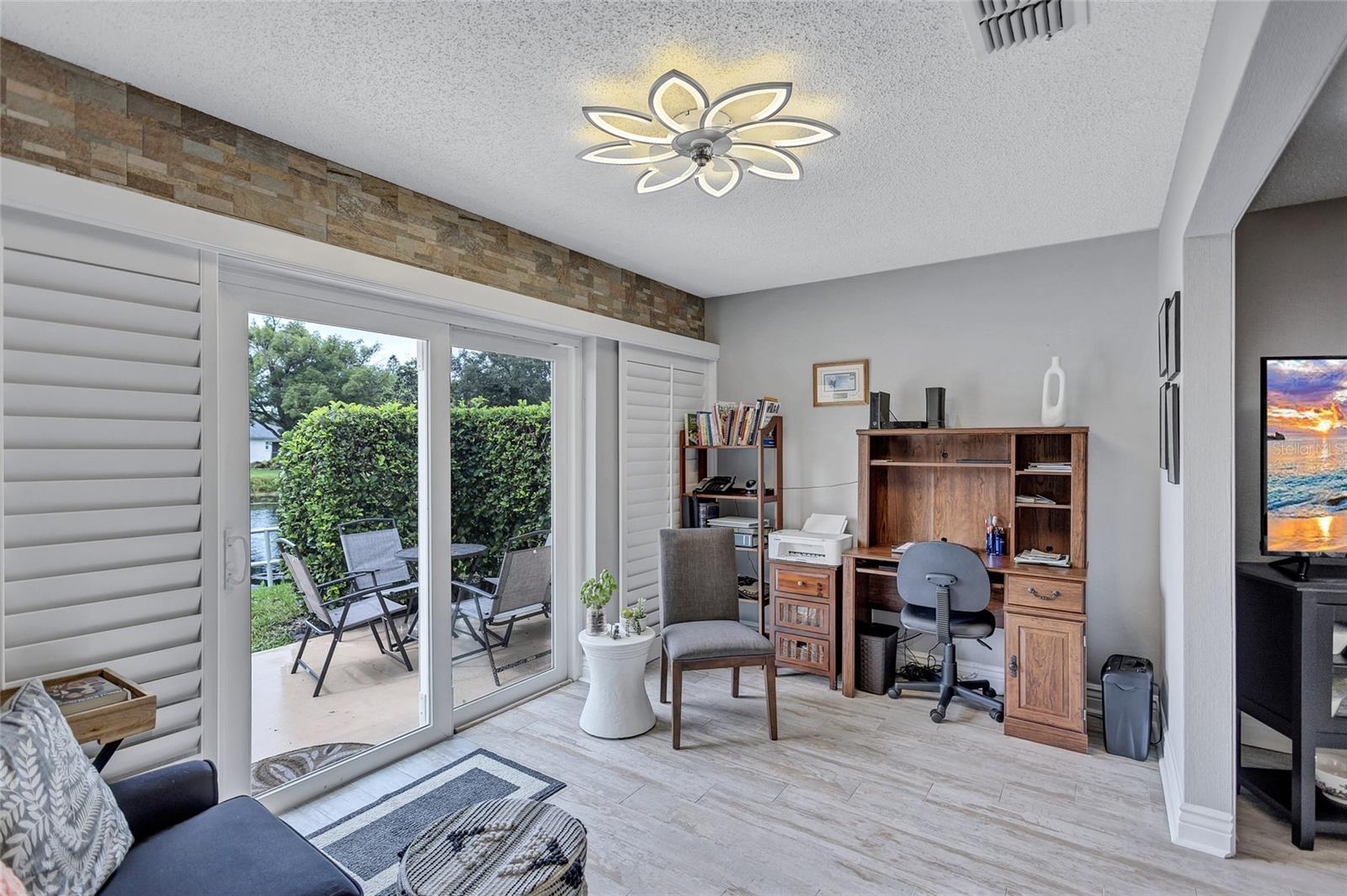 Image 21 of 94 For 900 Maclaren Drive N D