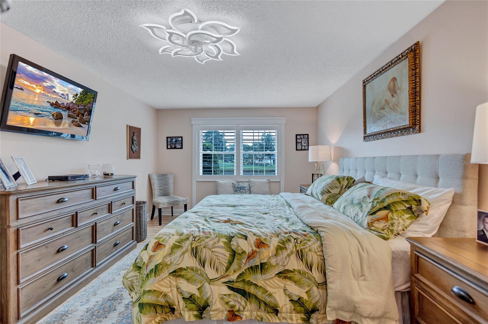 Image 24 of 94 For 900 Maclaren Drive N D