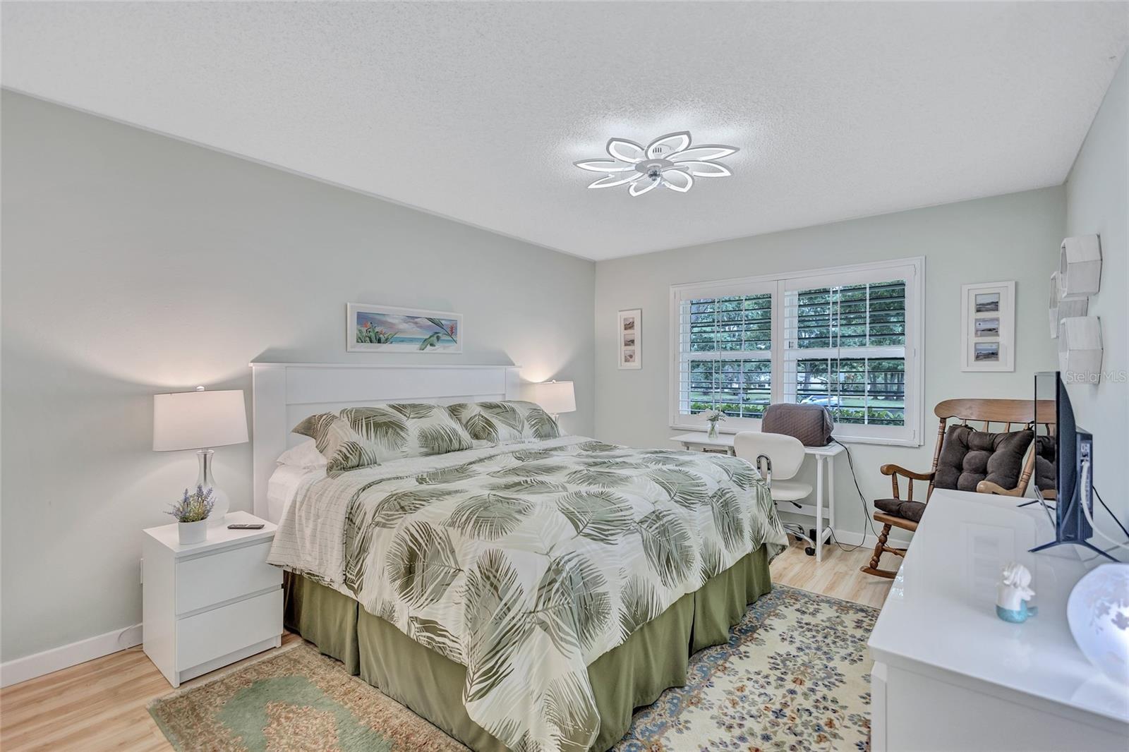 Image 27 of 94 For 900 Maclaren Drive N D
