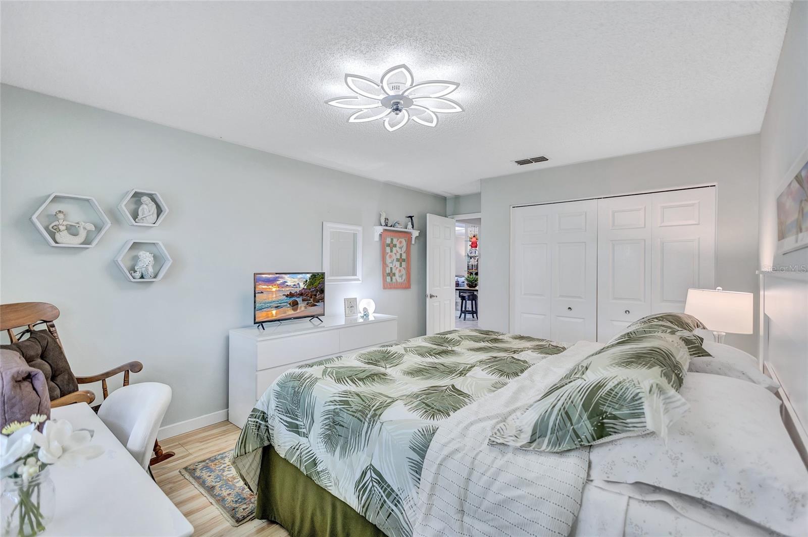 Image 28 of 94 For 900 Maclaren Drive N D