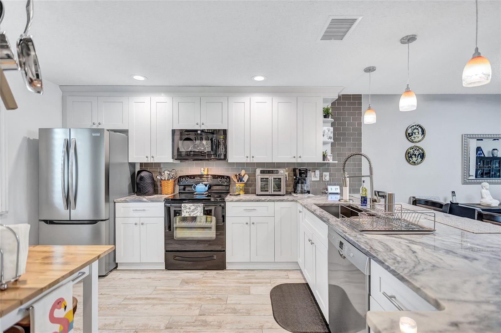 Image 3 of 94 For 900 Maclaren Drive N D