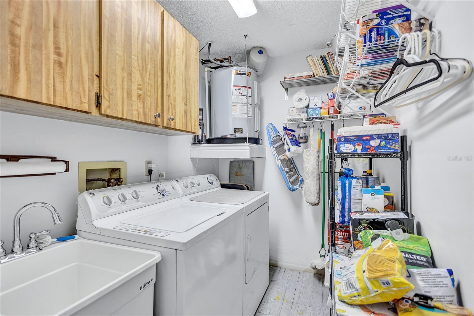 Image 31 of 94 For 900 Maclaren Drive N D