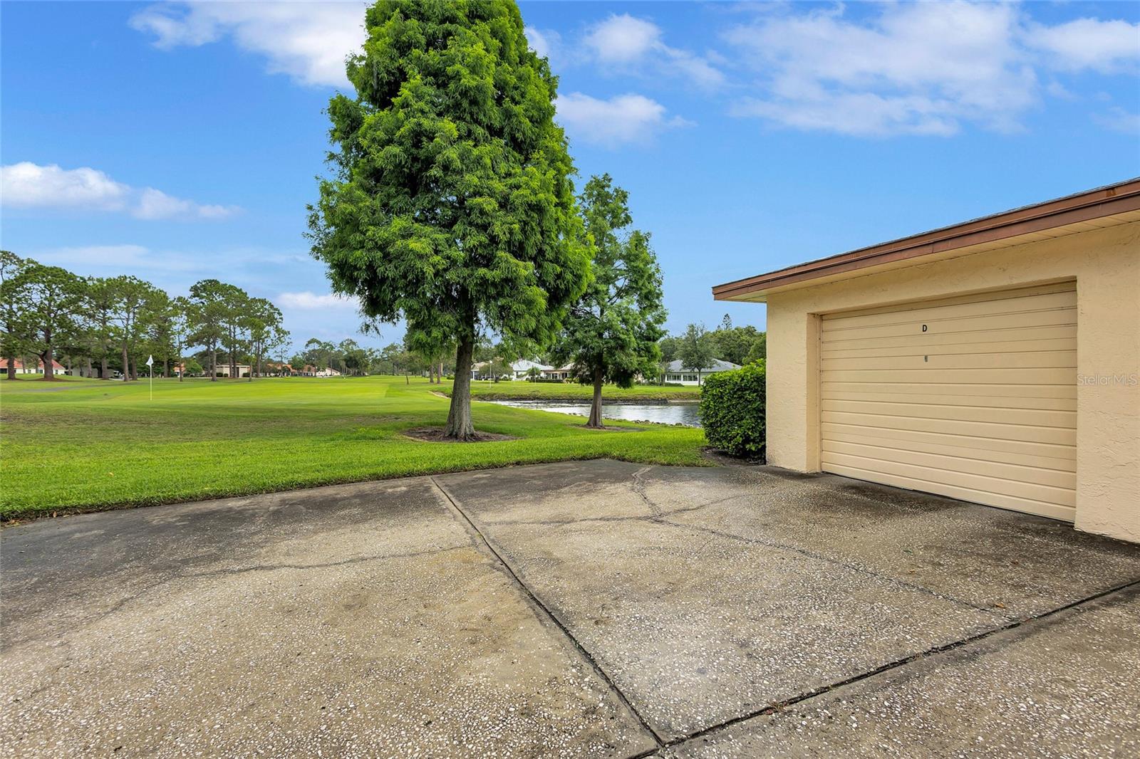 Image 39 of 94 For 900 Maclaren Drive N D