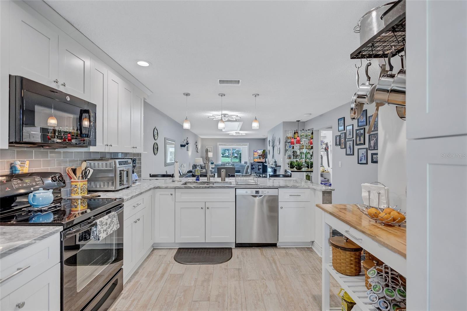 Image 5 of 94 For 900 Maclaren Drive N D
