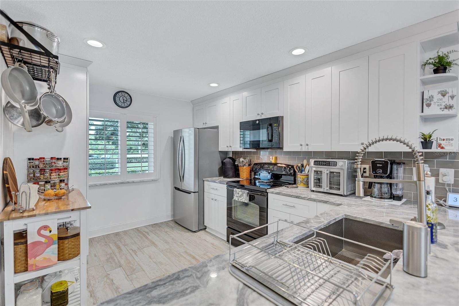 Image 6 of 94 For 900 Maclaren Drive N D