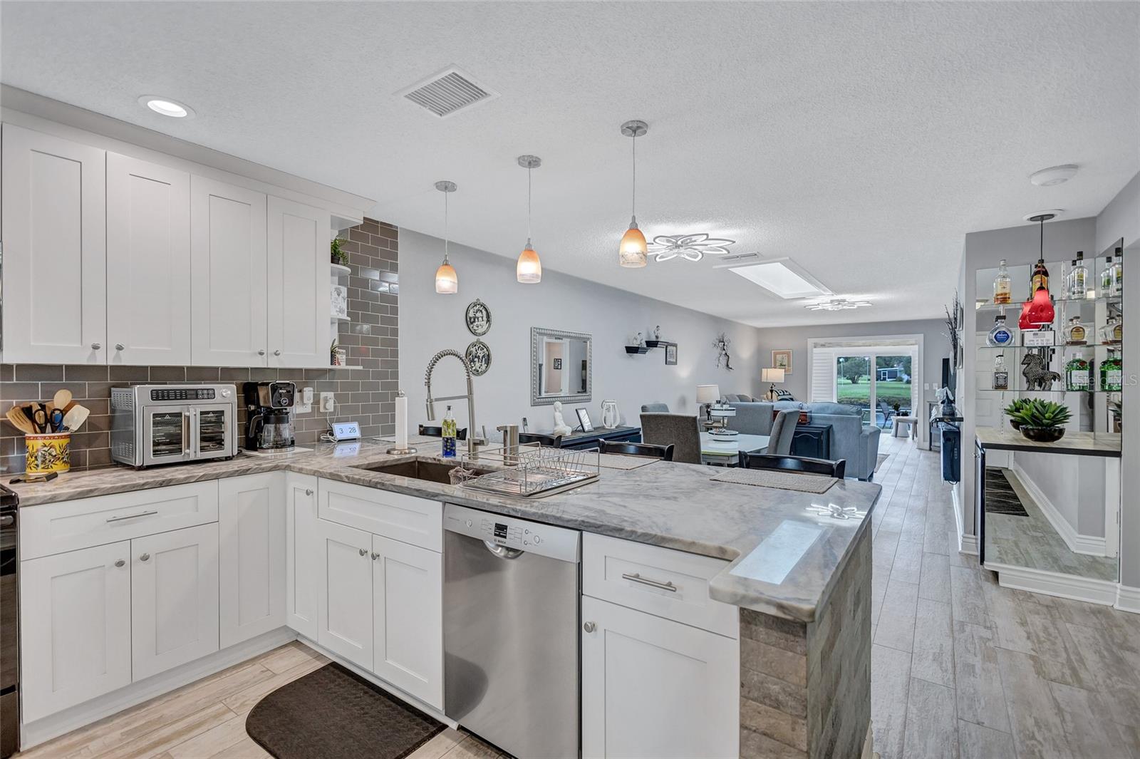 Image 7 of 94 For 900 Maclaren Drive N D