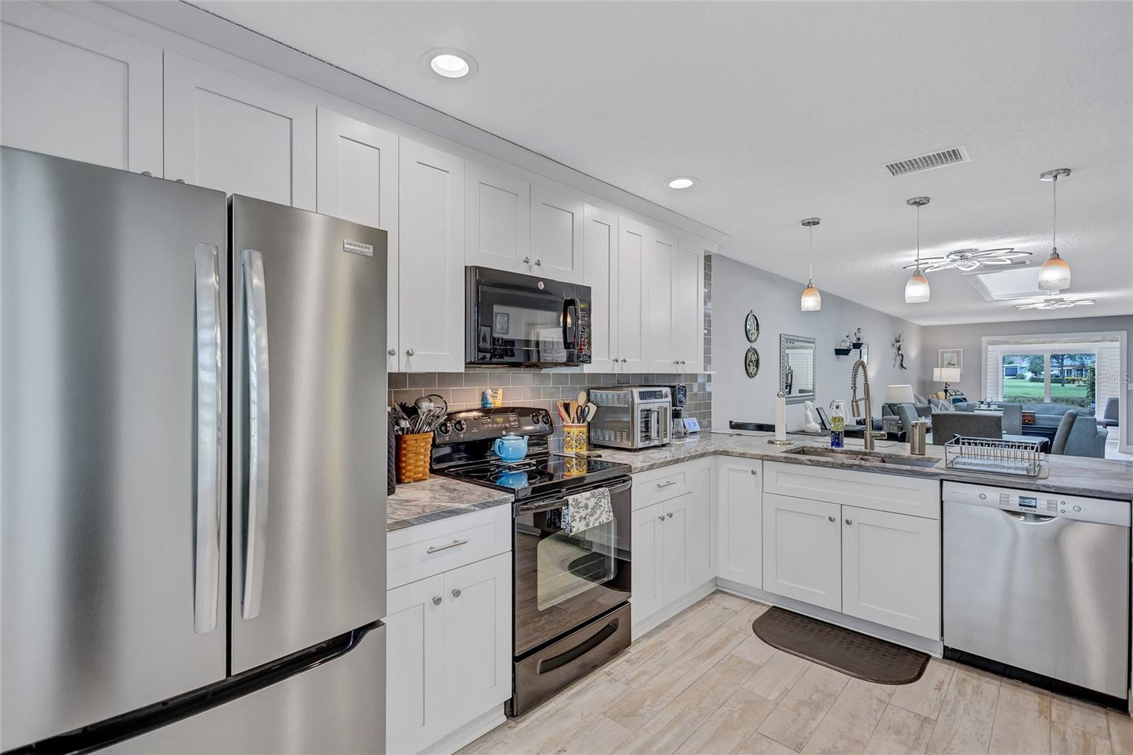 Image 9 of 94 For 900 Maclaren Drive N D