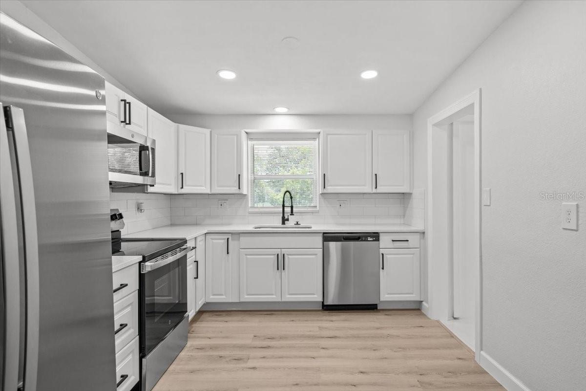 Image 11 of 28 For 2701 Camellia Terrace