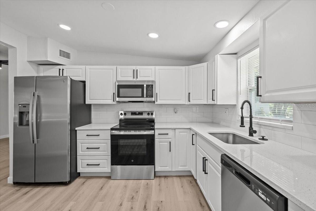 Image 12 of 28 For 2701 Camellia Terrace