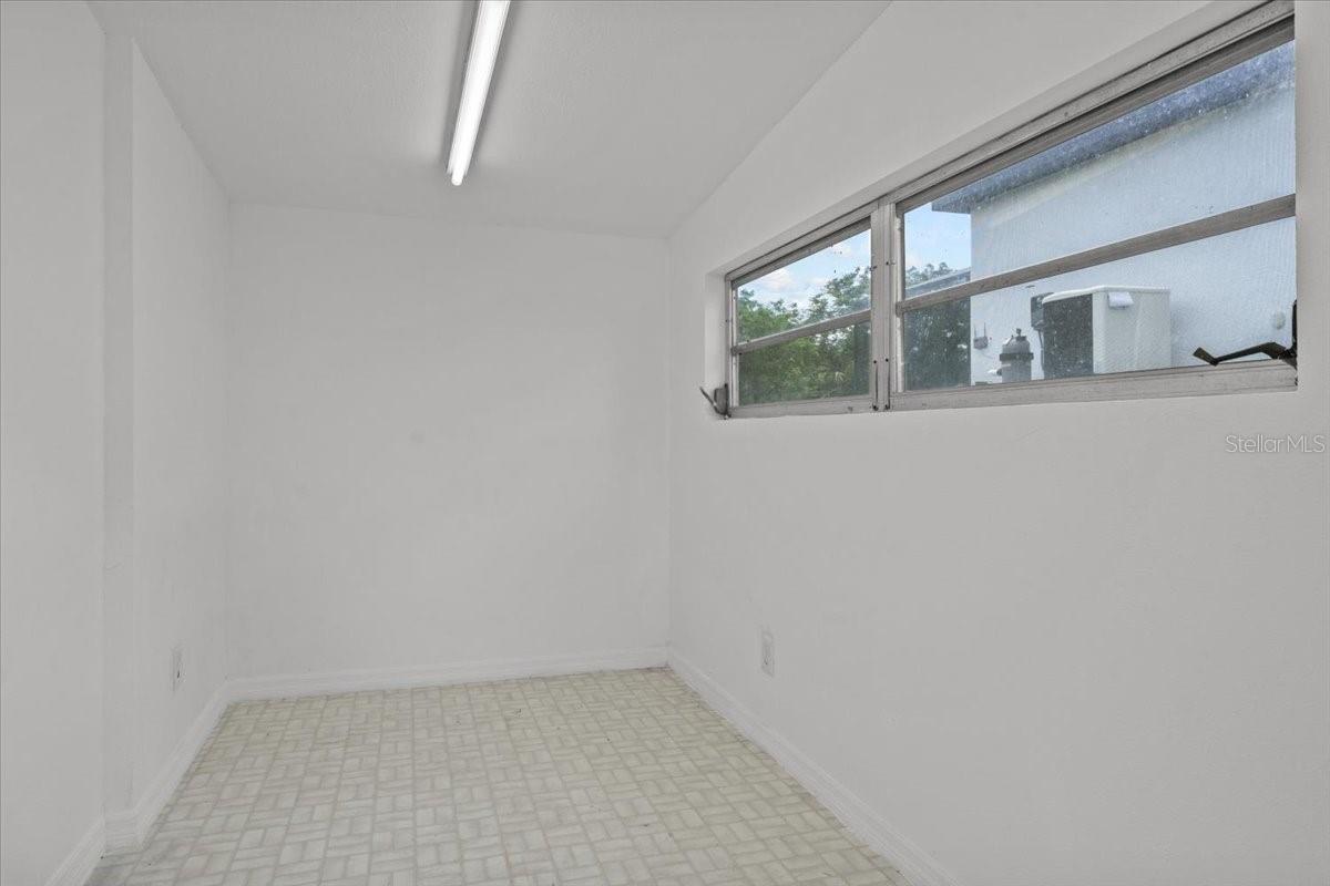 Image 26 of 28 For 2701 Camellia Terrace