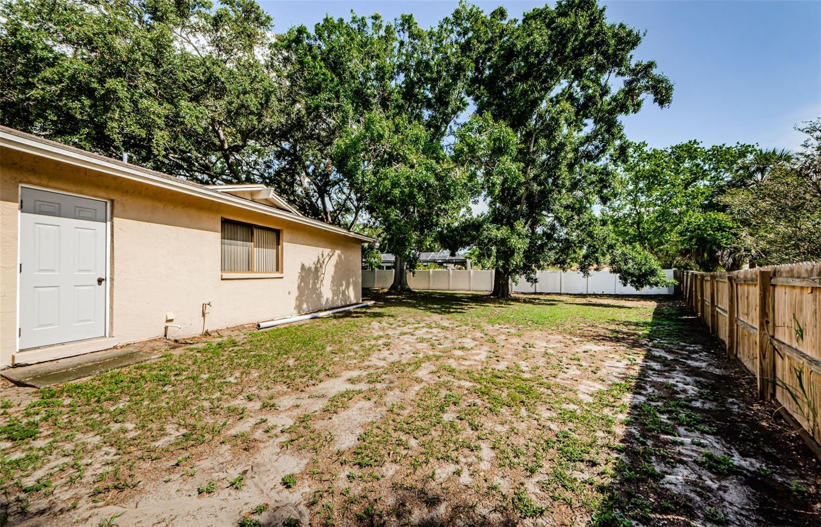 Image 6 of 33 For 11783 102nd Avenue