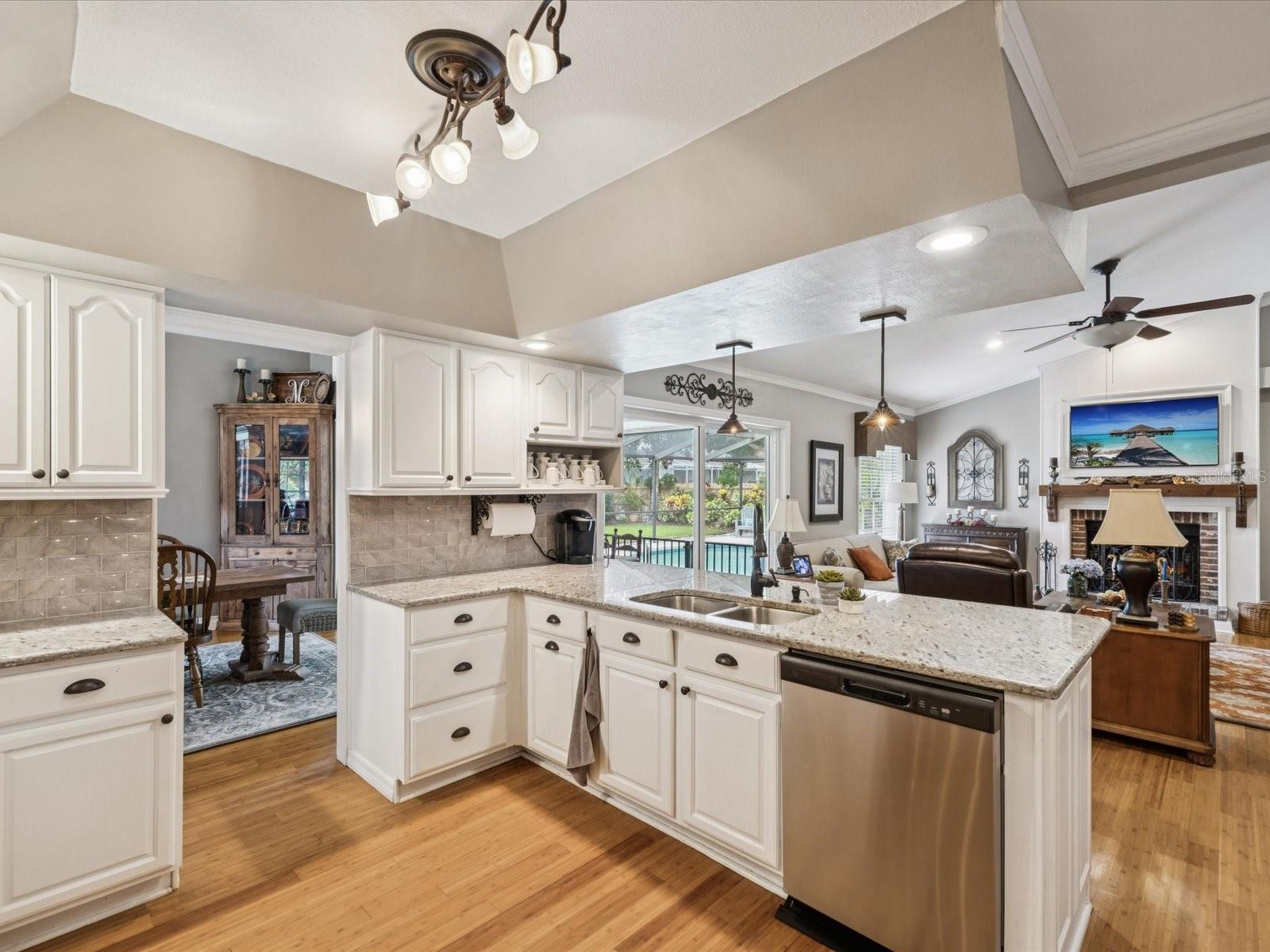 Image 10 of 42 For 5604 Pine Bay Drive