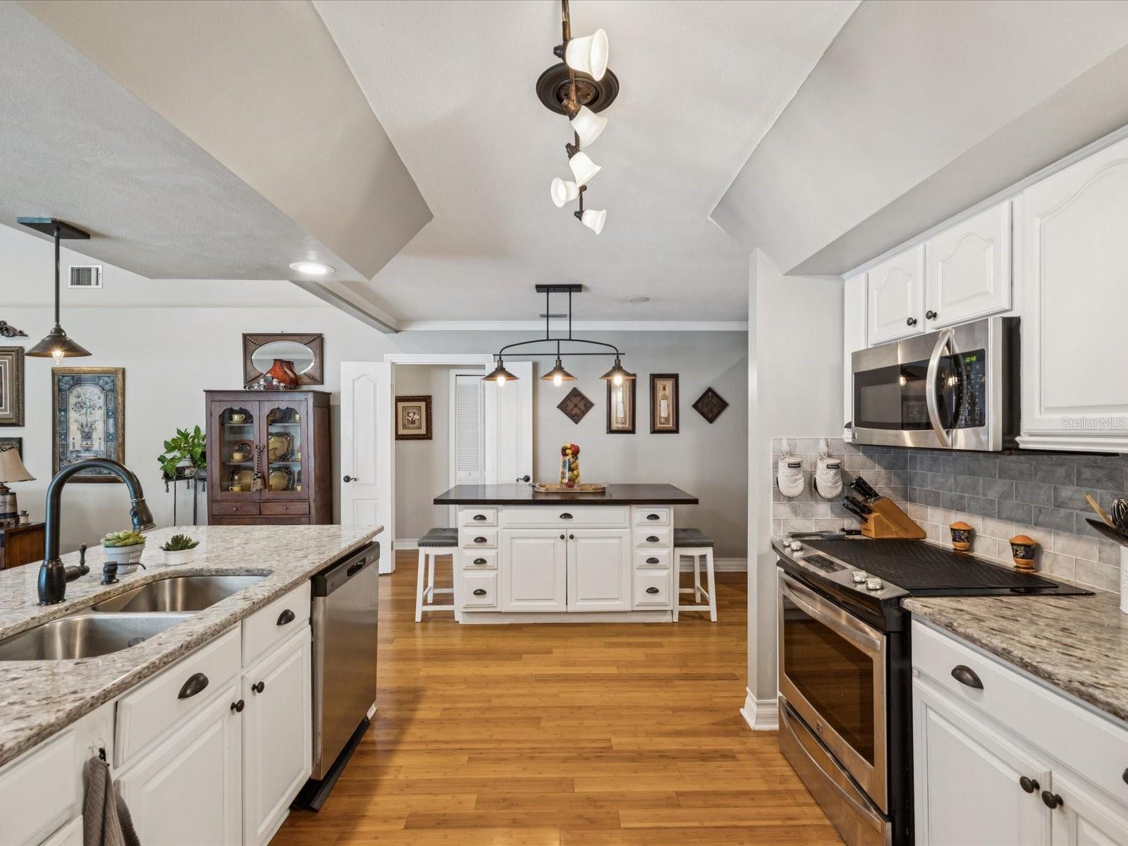 Image 11 of 42 For 5604 Pine Bay Drive
