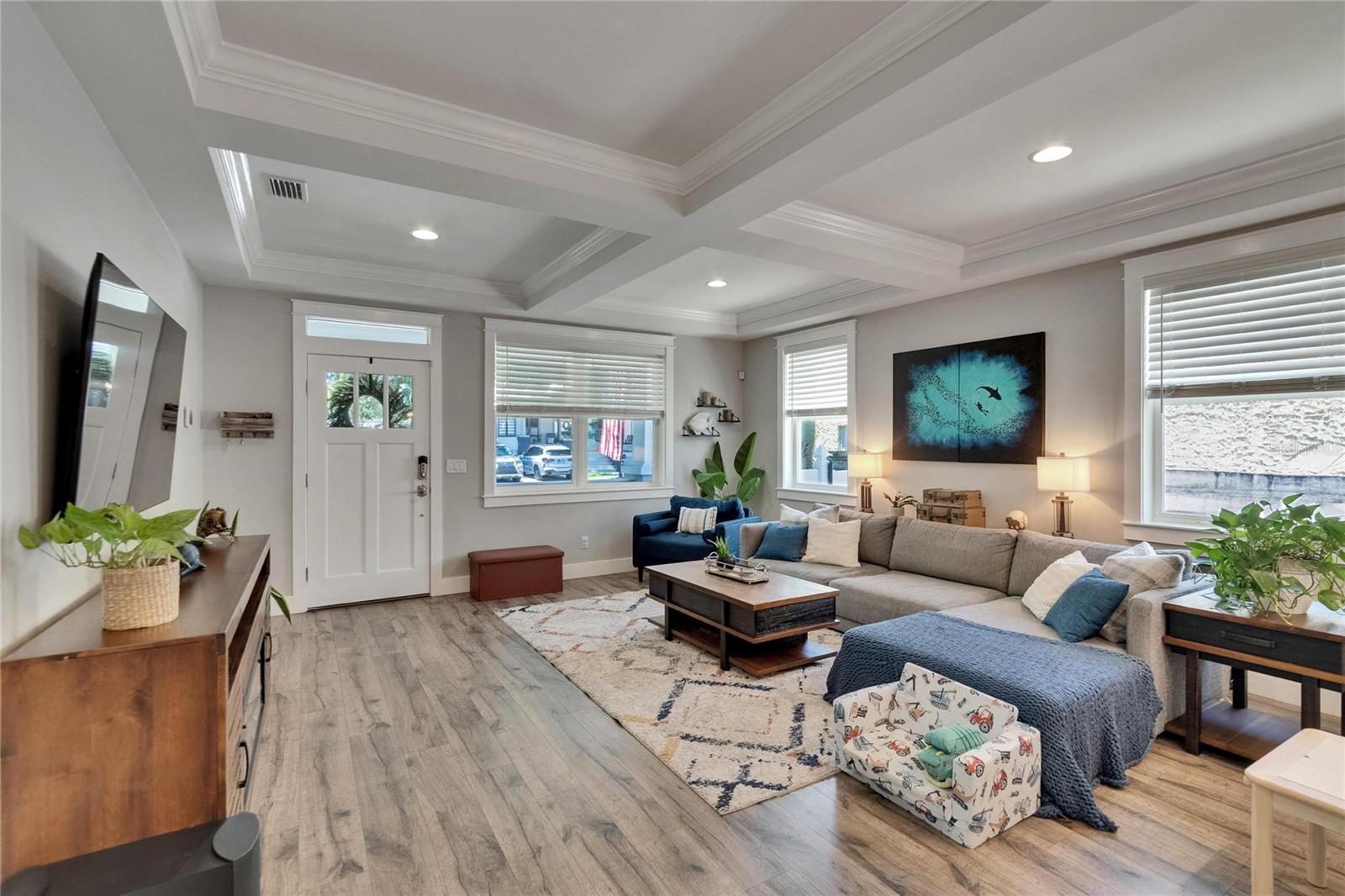 Image 4 of 68 For 910 Crenshaw Street