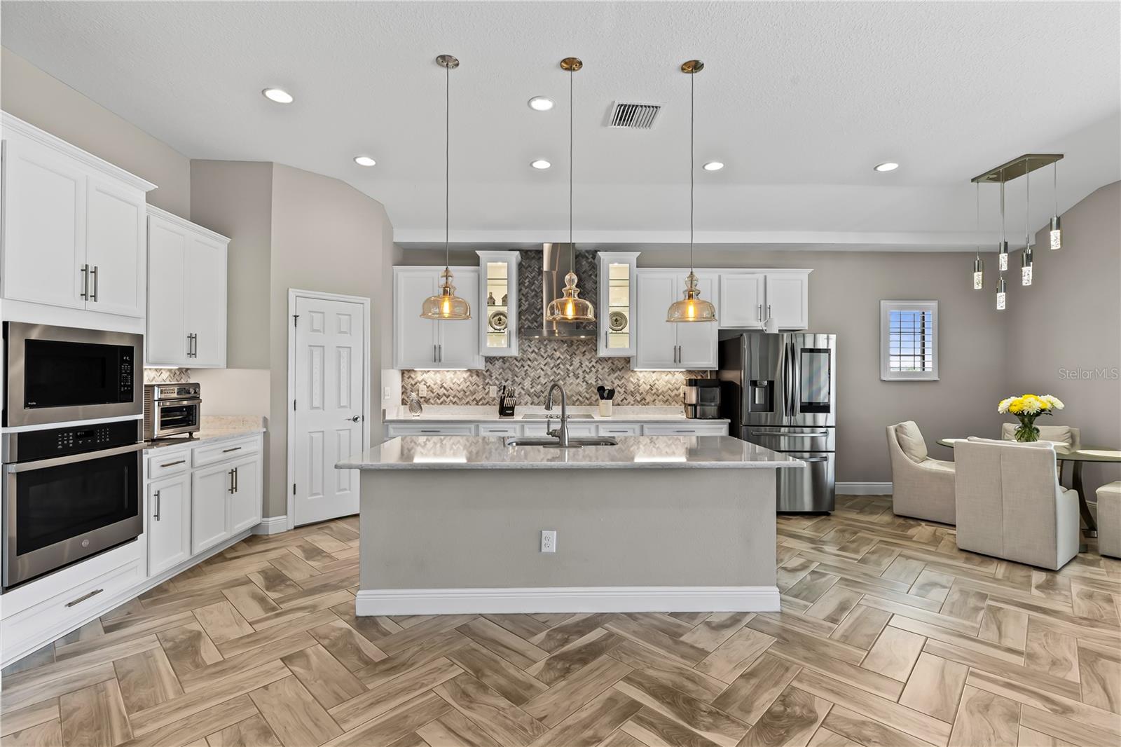 Listing photo id 12 for 12607 Pensacola Court