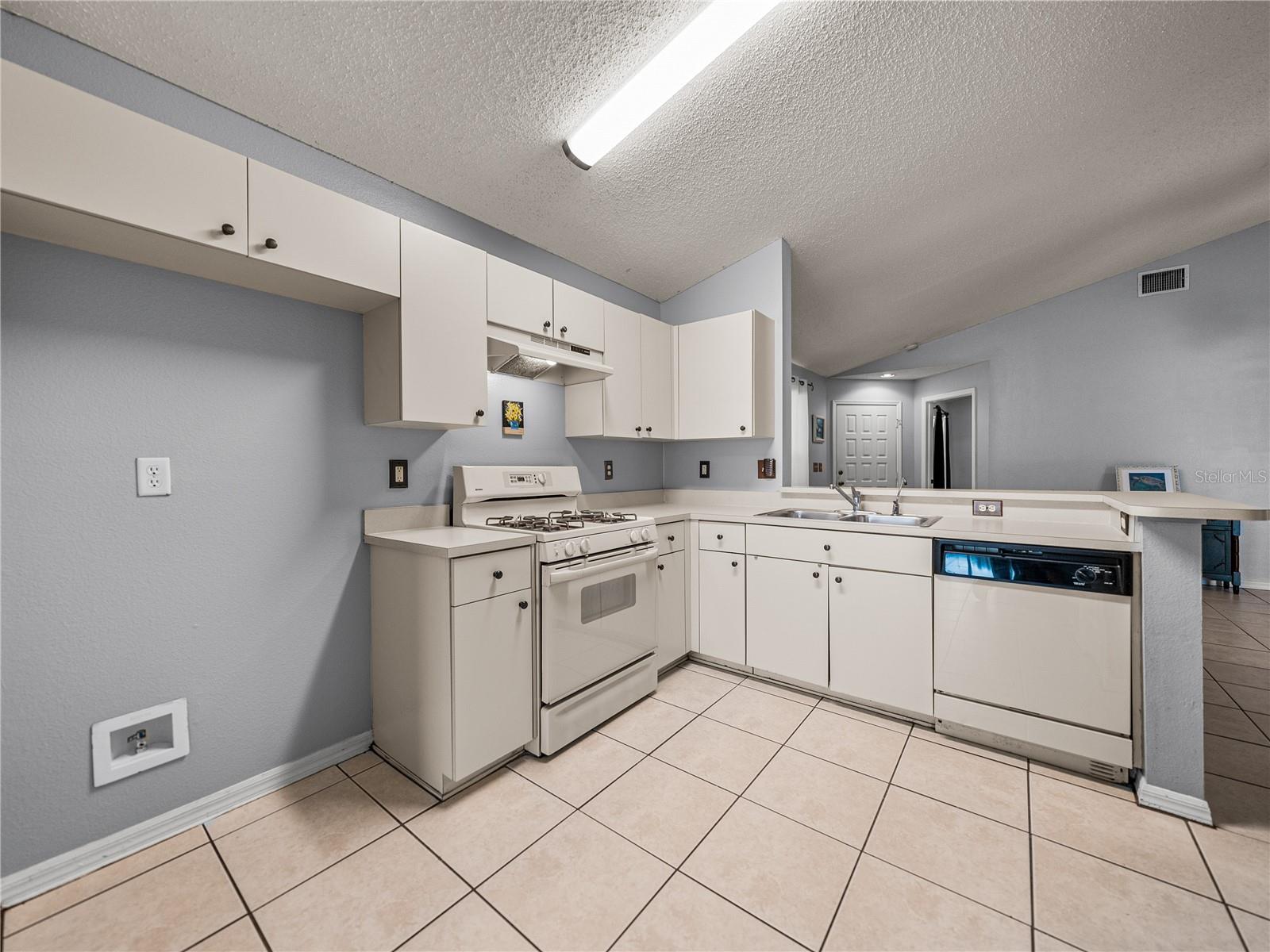 Image 17 of 44 For 22829 Saint Thomas Circle