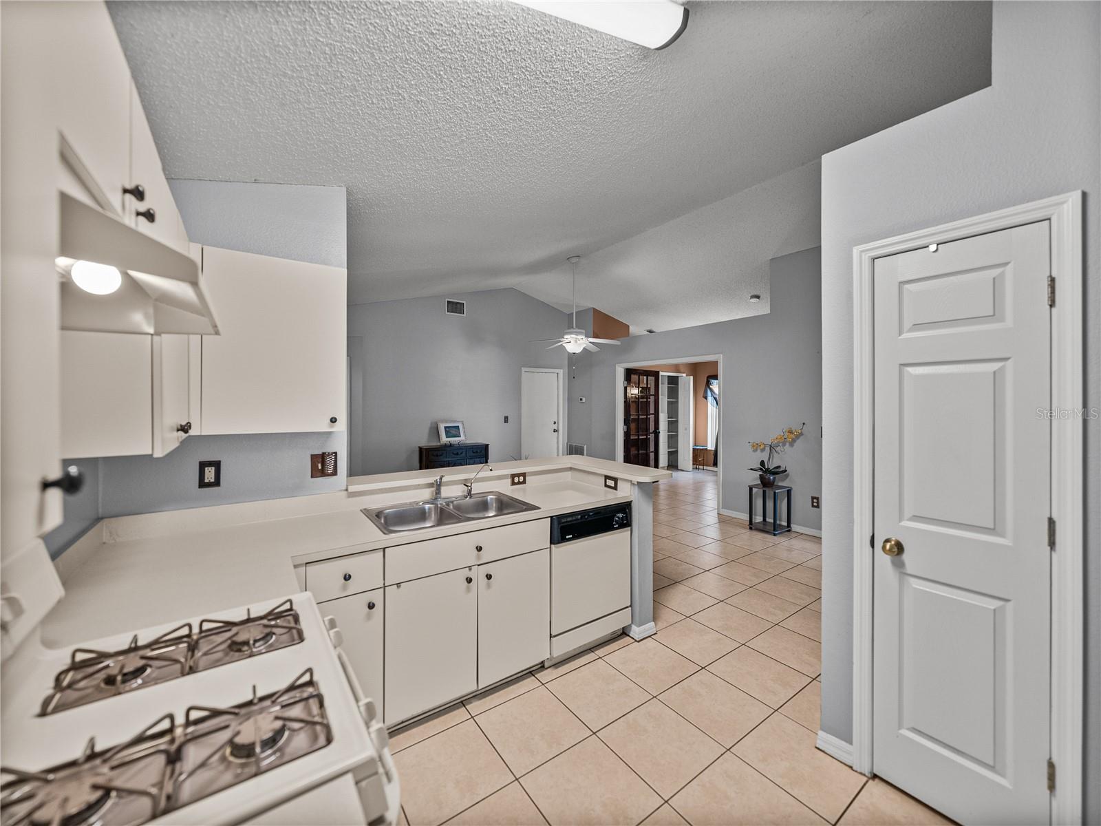 Image 18 of 44 For 22829 Saint Thomas Circle