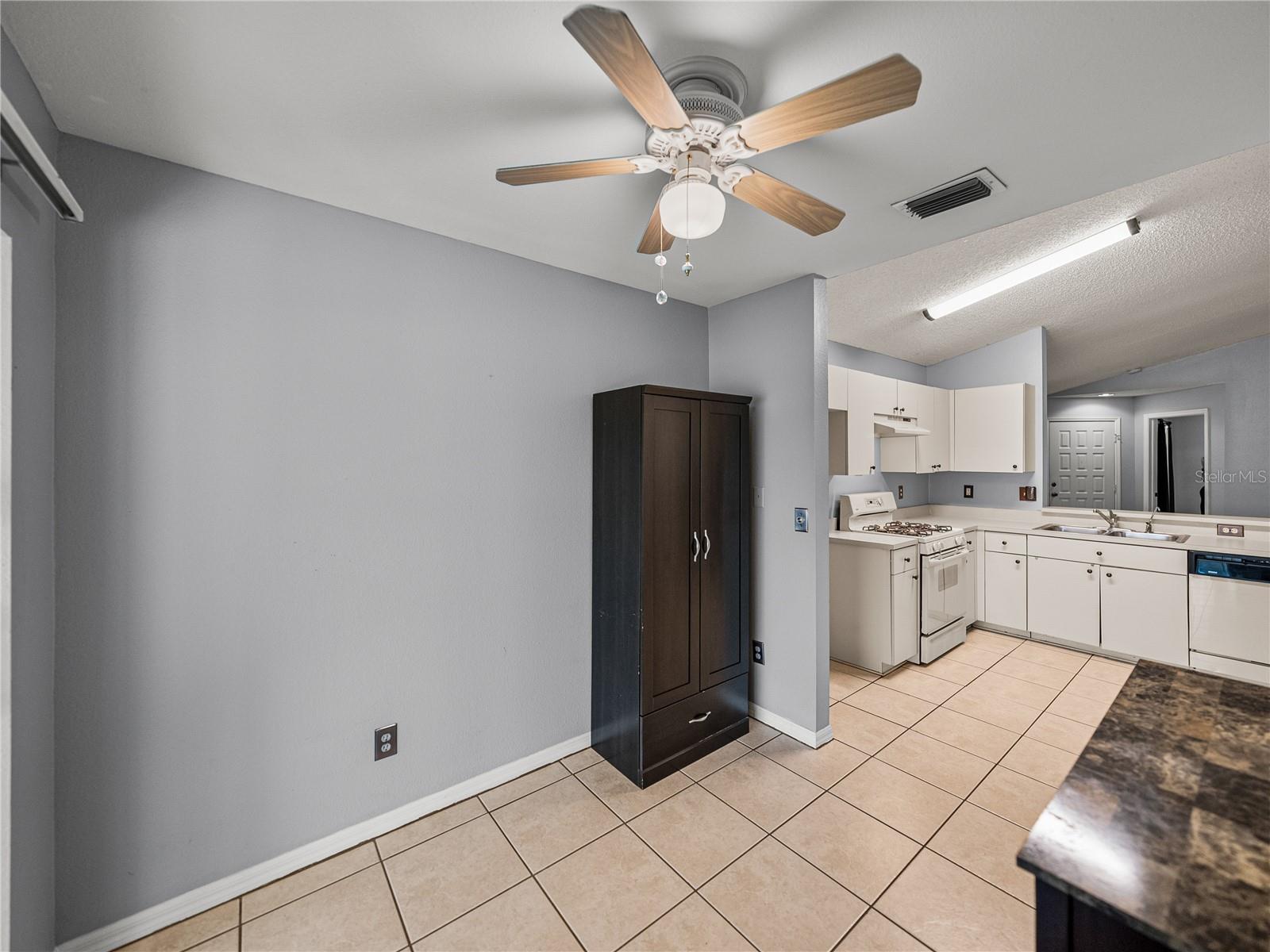Image 21 of 44 For 22829 Saint Thomas Circle