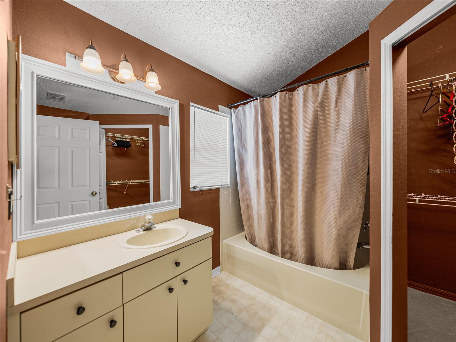 Image 32 of 44 For 22829 Saint Thomas Circle