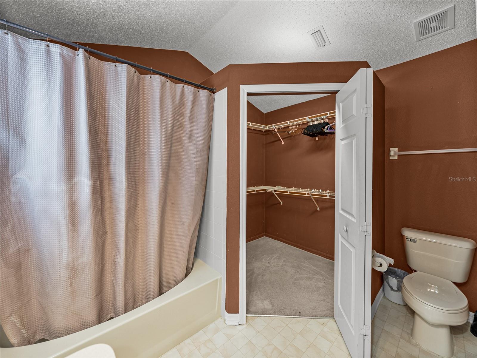 Image 33 of 44 For 22829 Saint Thomas Circle