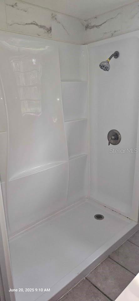 Listing photo id 16 for 1908 Kingsway Road