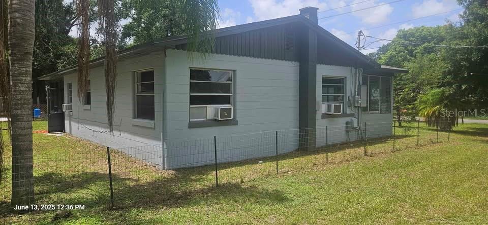Listing photo id 0 for 1908 Kingsway Road