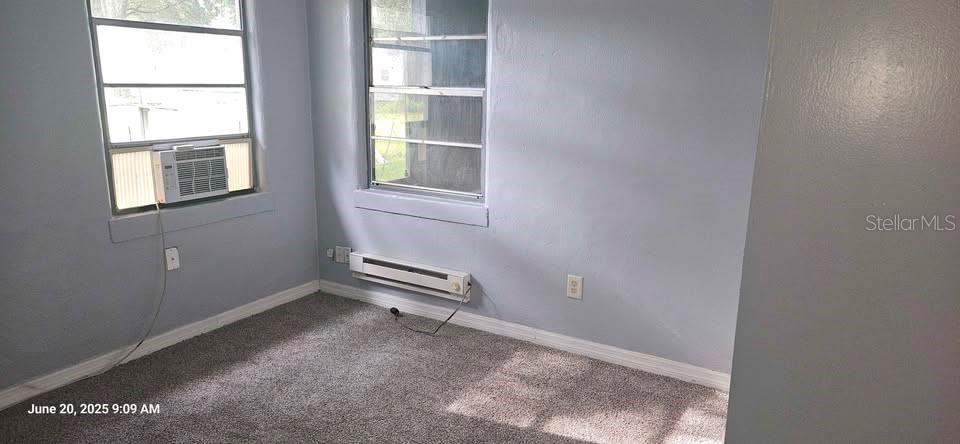 Listing photo id 18 for 1908 Kingsway Road