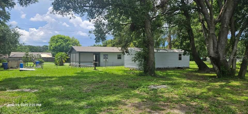 Listing photo id 3 for 1908 Kingsway Road